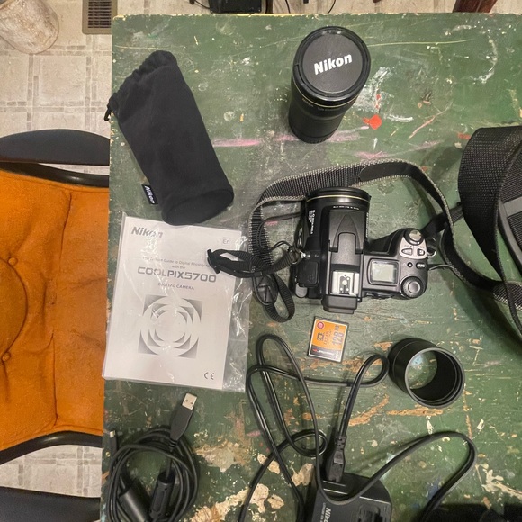 Like New Nikon Coolpix 5700 Point & Shoot Camera - Picture 5 of 10